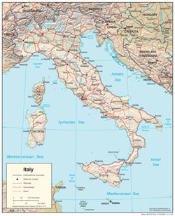 Подробная политическая карта Италии с рельефом, городами и дорогами.
