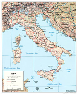 Политическая карта Италии с рельефом, городами и дорогами.