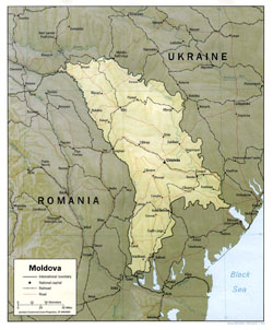 Политическая карта Молдовы с рельефом, автодорогами, железнодорожными сообщениями и городами.