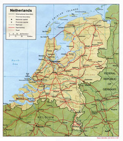 Политическая карта Голландии с рельефом, дорогами и городами.