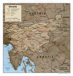 Подробная политическая карта Словении с рельефом, дорогами и городами.
