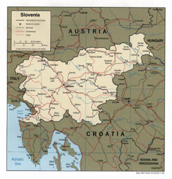 Детальная политическая карта Словении с дорогами и городами.
