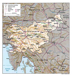 Политическая карта Словении с рельефом, дорогами и городами.